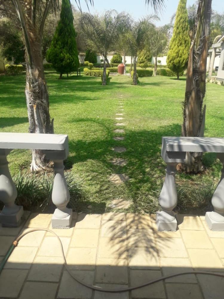Leos Inn Guest House - Housity