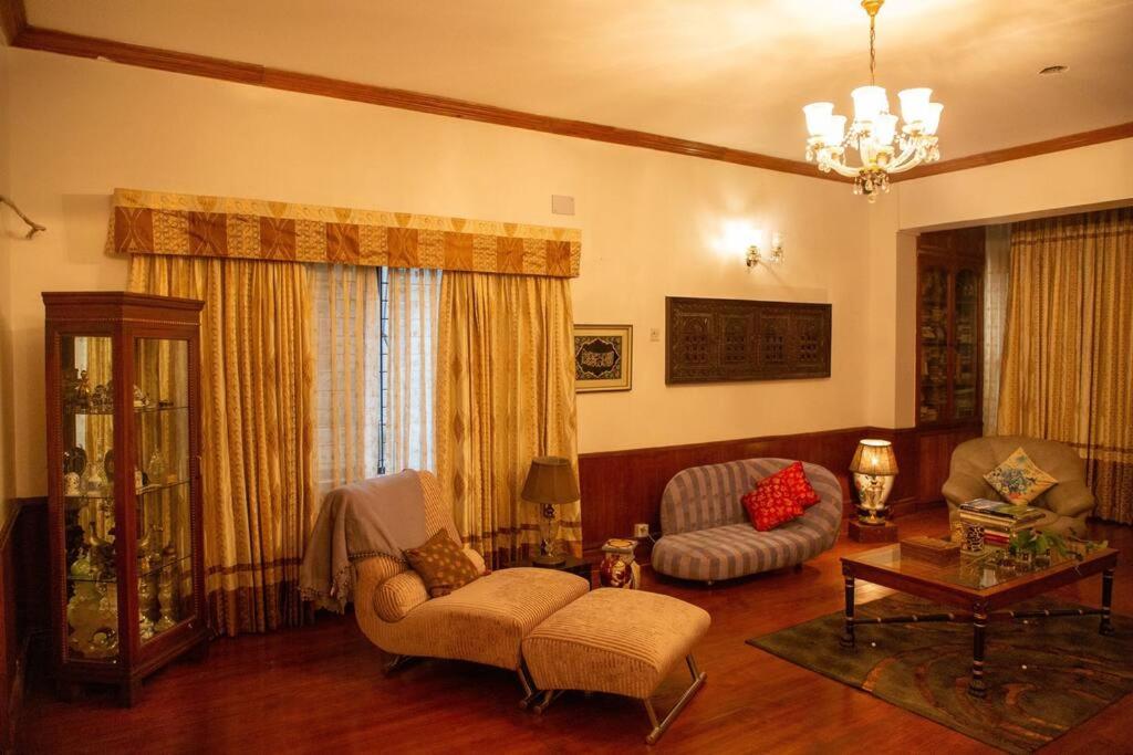 Bedroom in a vintage serviced apartment - Housity
