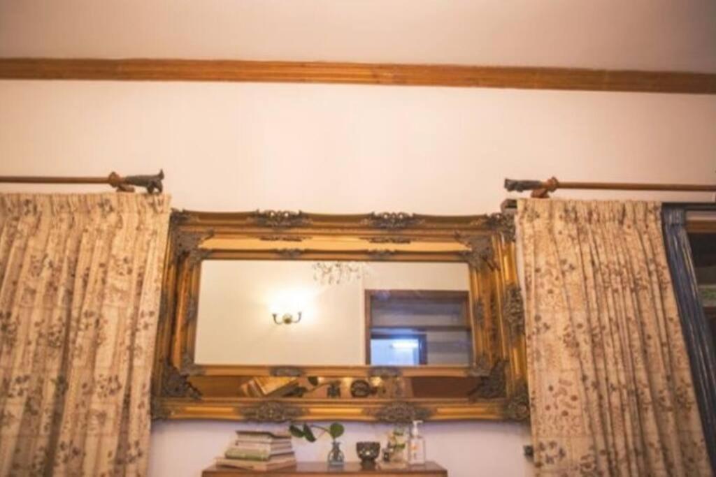 Bedroom in a vintage serviced apartment - Housity