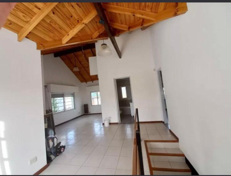 Lindo y sencillo chalet en Martínez - Housity