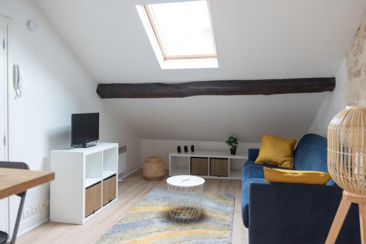 Attic apartment with exposed beams - Housity