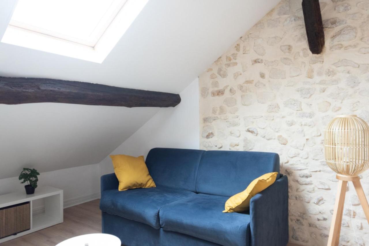 Attic apartment with exposed beams - Housity