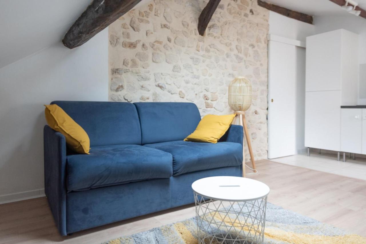 Attic apartment with exposed beams - Housity