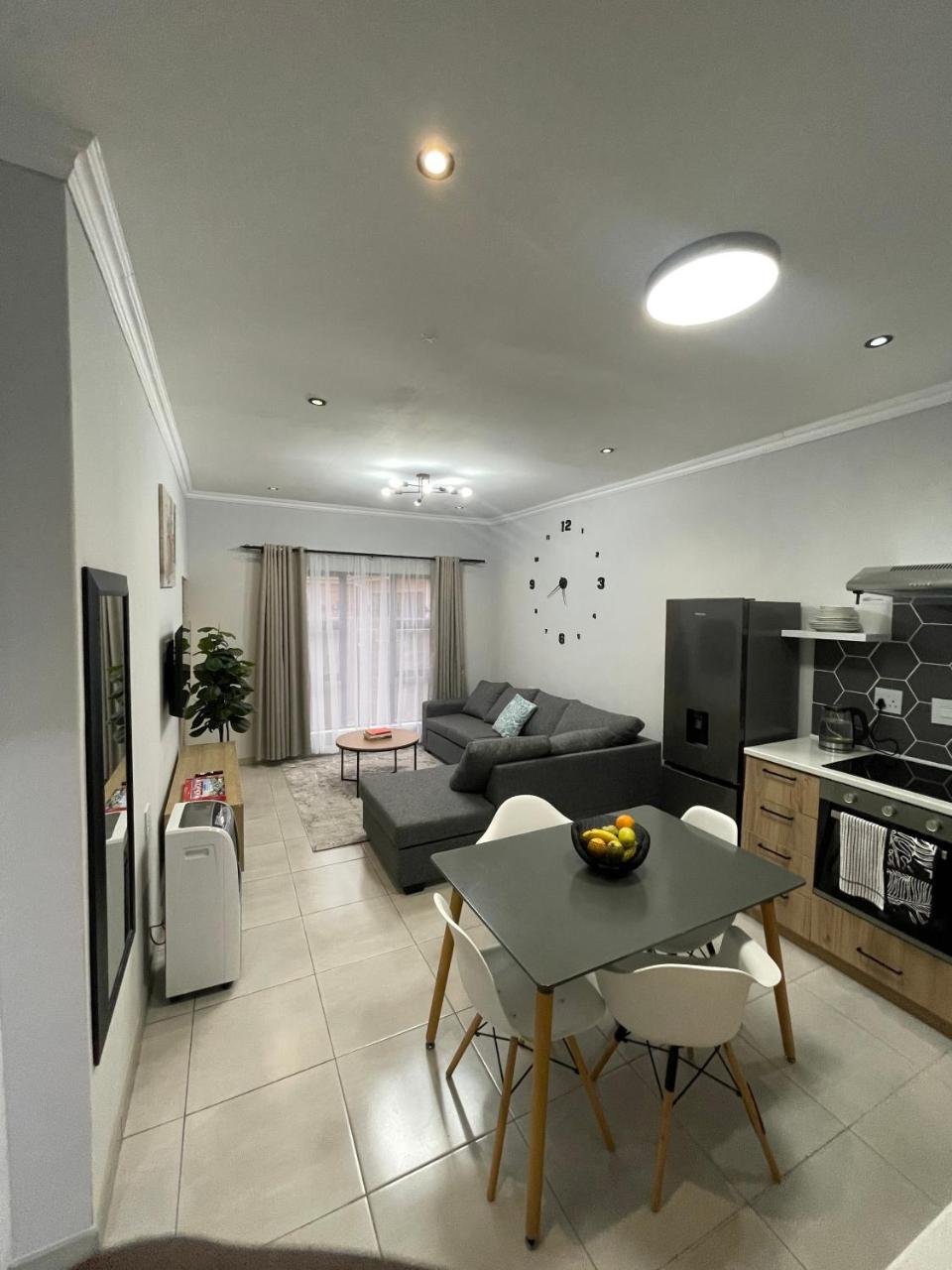 Stayhere Rentals - Housity