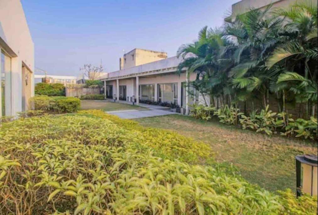 Modern & Cozy 1 bedroom apartment near the airport - Housity