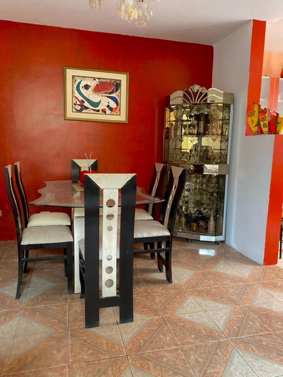 DEPARTAMENTO CERCA AL AEROPUERTO, 2 HABITACIONES, EXCELENTE UBICACION - Housity