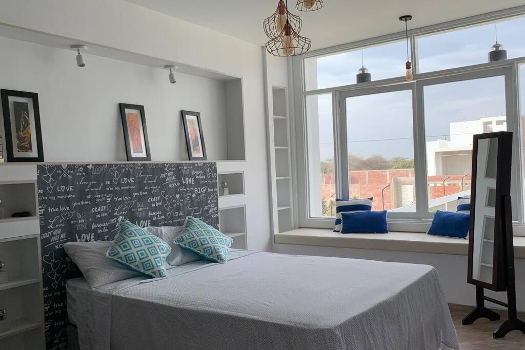 AMPLIA CASA CON PISCINA - Housity