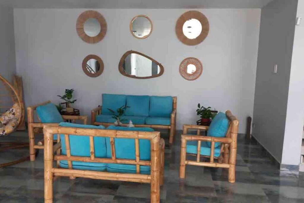 AMPLIA CASA CON PISCINA - Housity