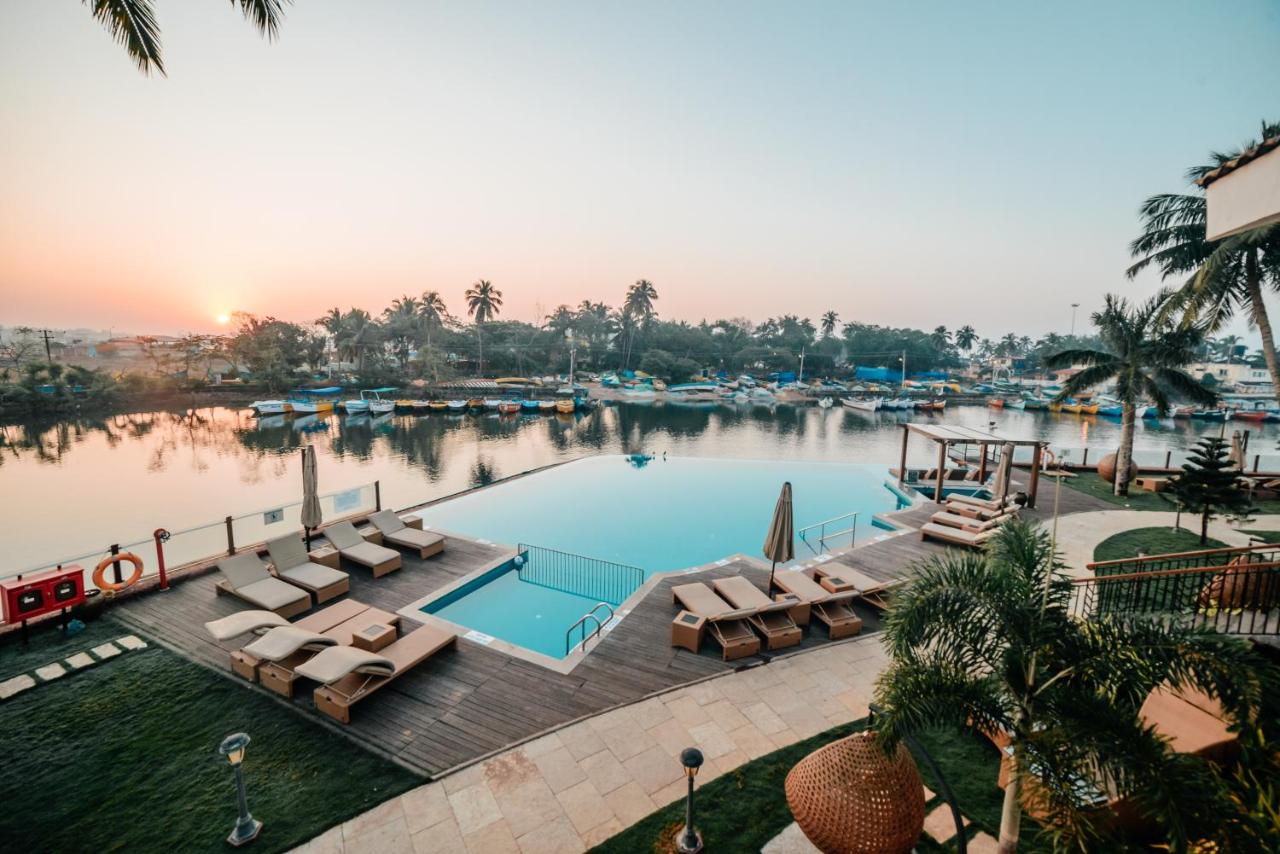 Image: Acron Waterfront Resort