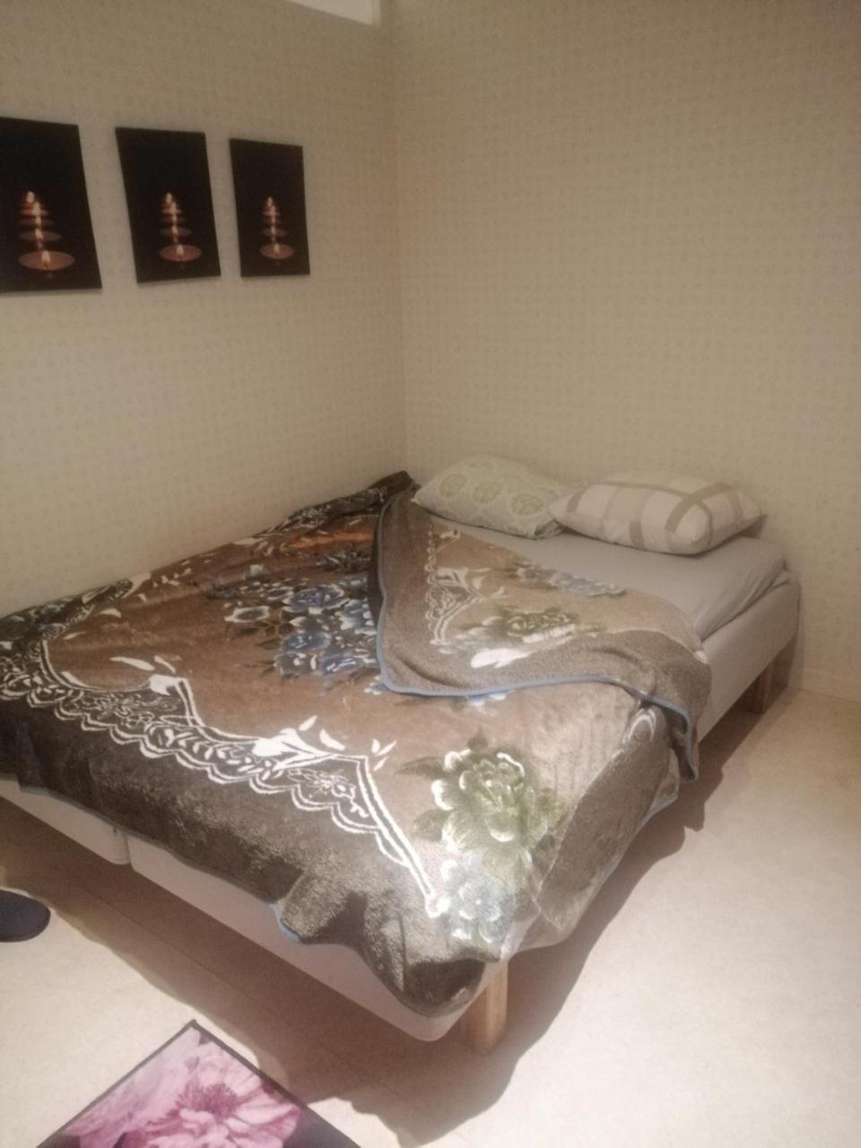 Nice room by free parking - Housity