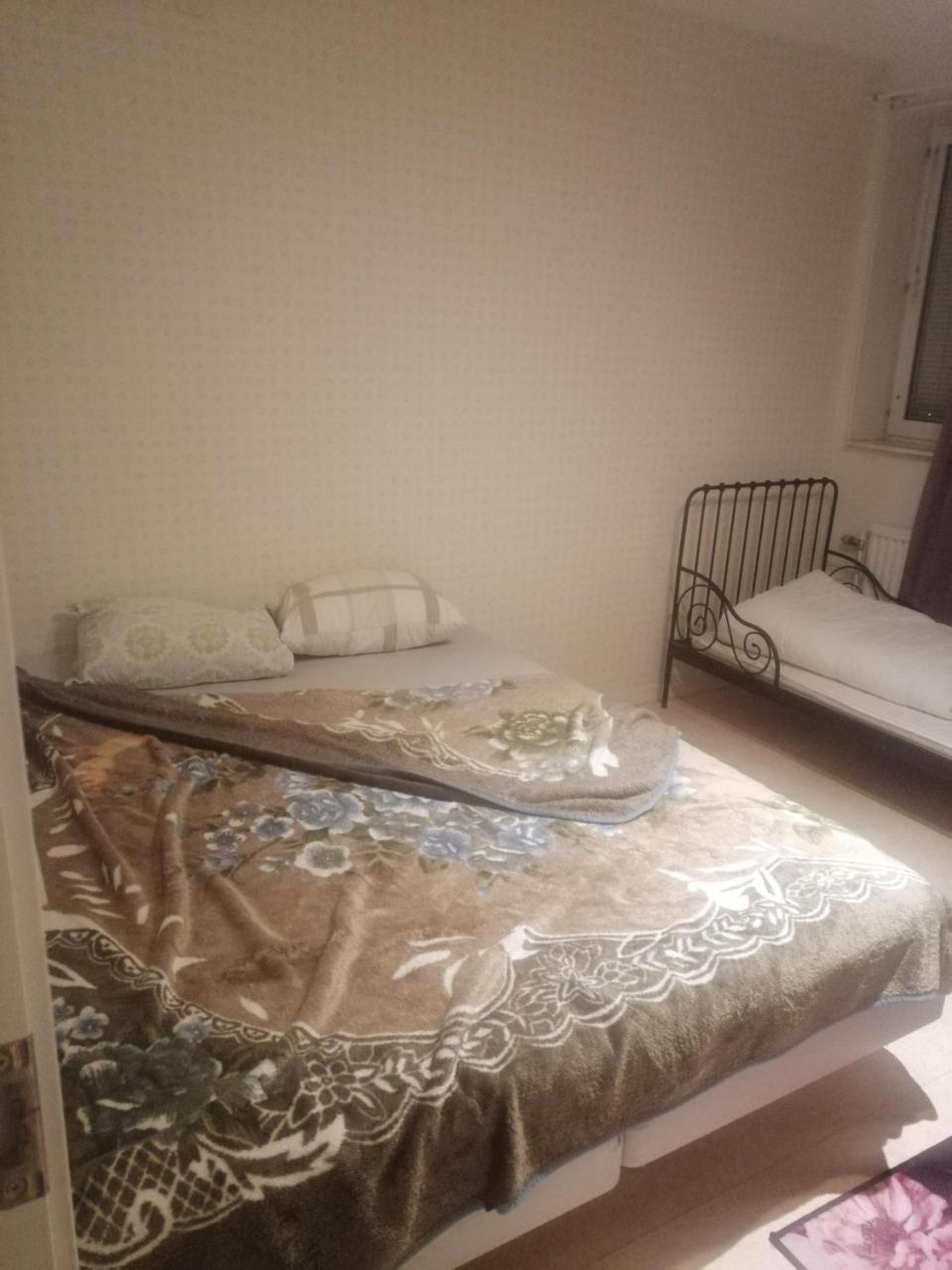 Nice room by free parking - Housity