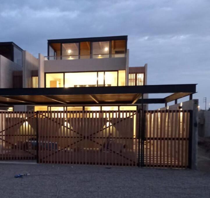 Casa de Playa, Bahia Paracas, desierto, AQU MAR - Housity