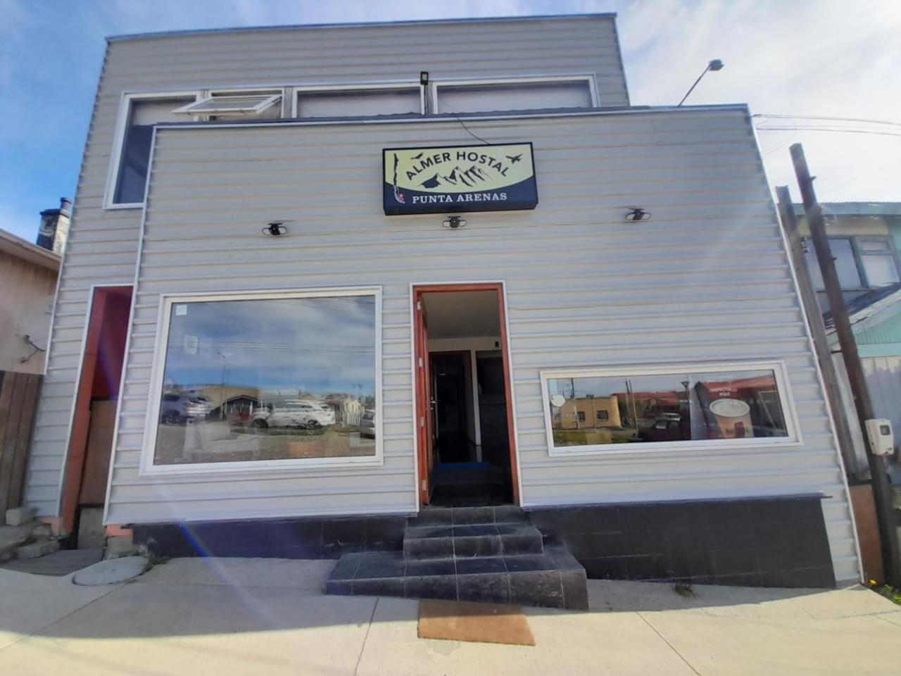 ALMER HOSTAL