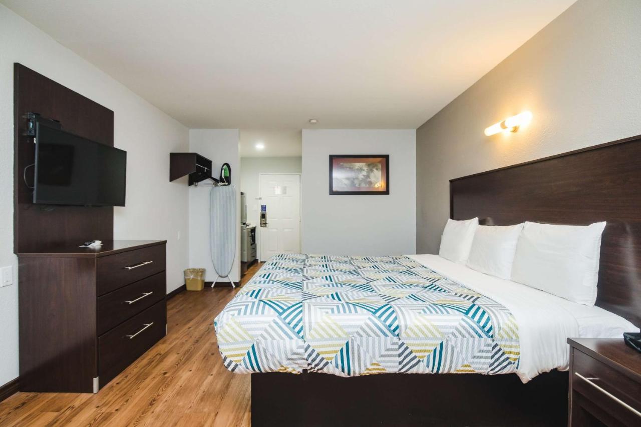 Image: SureStay by Best Western Channelview