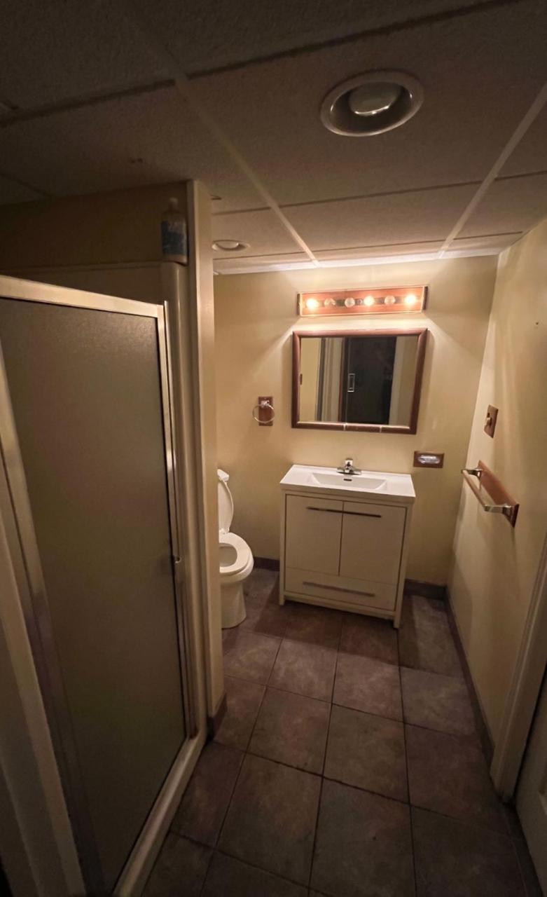 1 bed 1 bath Guest suite - Housity