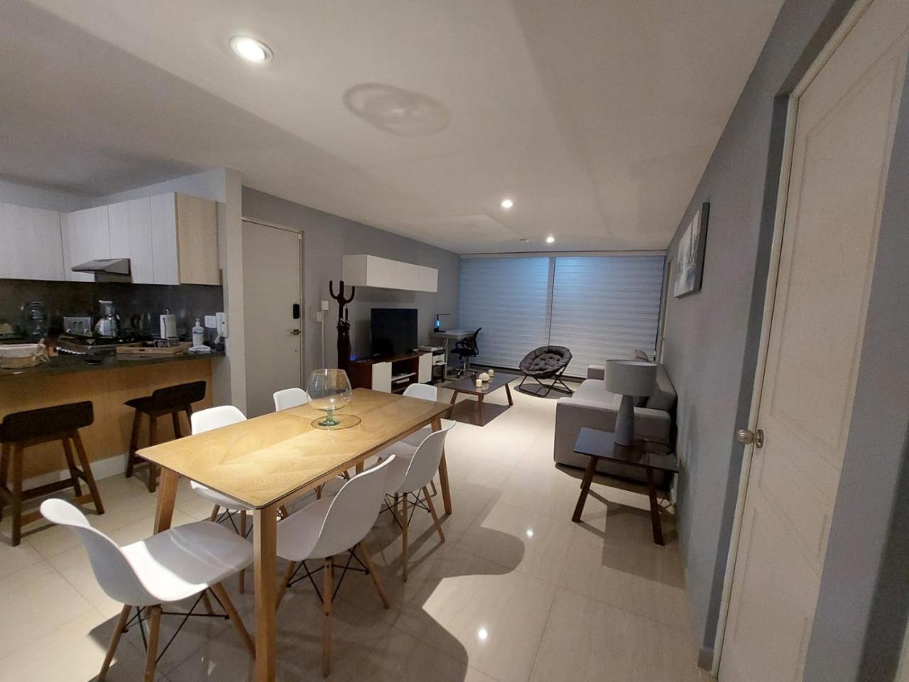 Business  Spacious 2BR Near Plaza Cristal - Housity