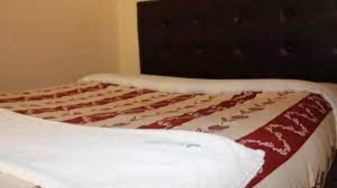 Roof Galaxy Hotel - Housity