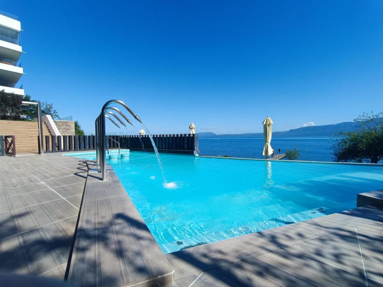 Gran departamento de Lujo en primera l�nea en PUCON, acceso directo al Lago