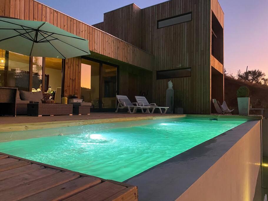 Casa con Piscina y terrazas