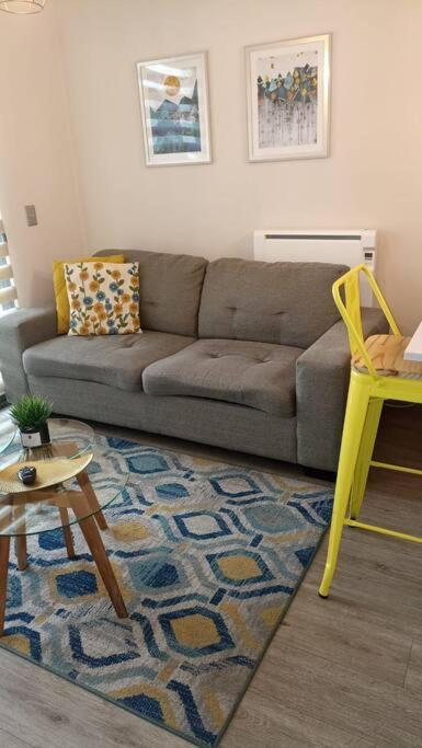 Cercano Estadio Nacional y Plaza �u�oa