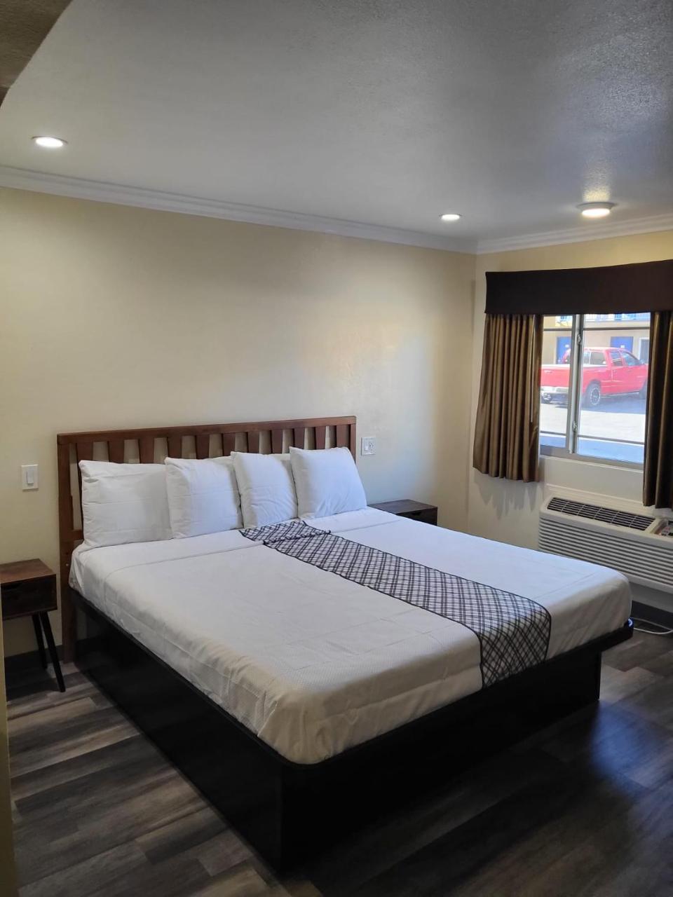 Image: Budget Inn