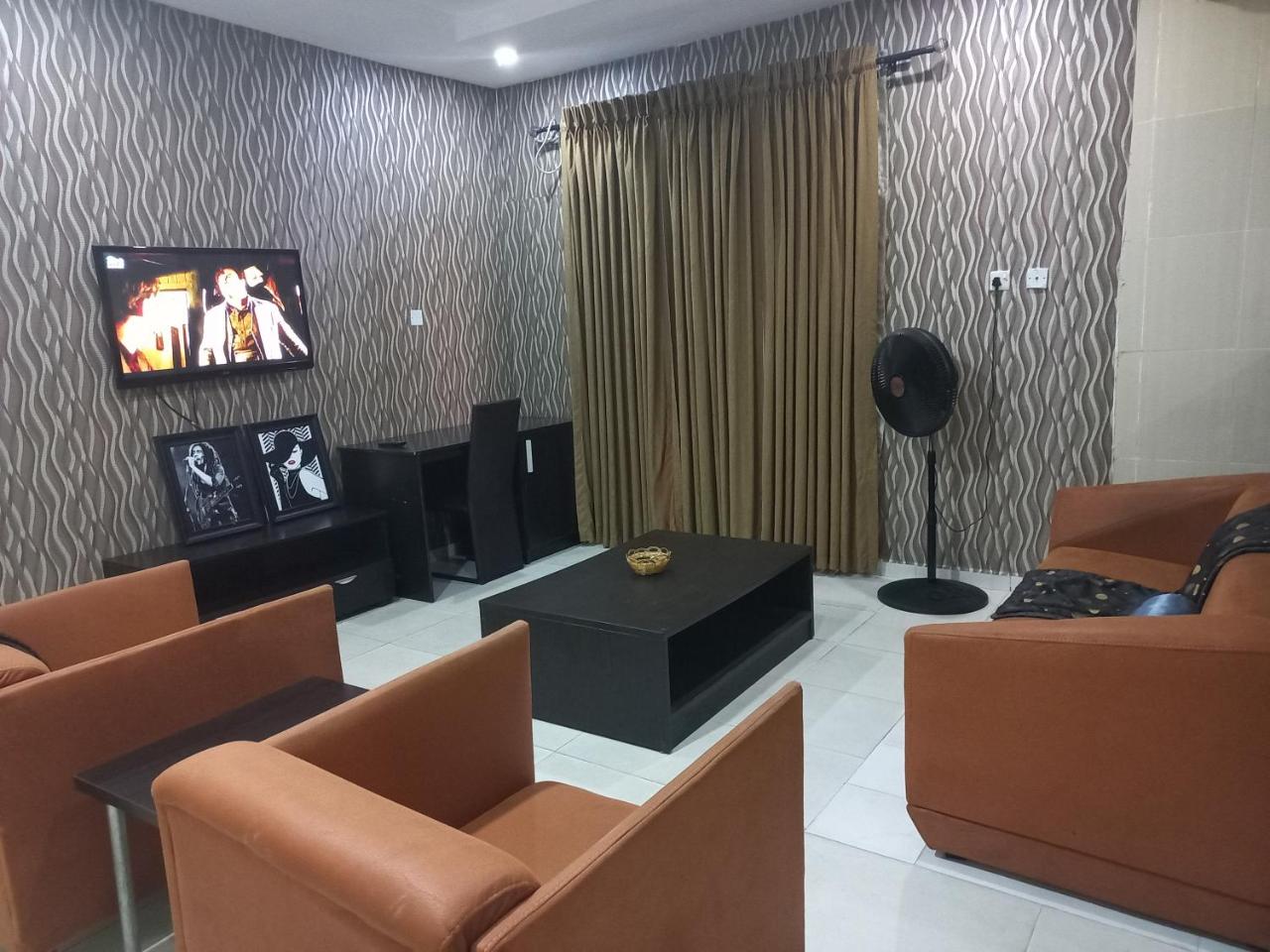 Deluxe  in Lekki Phase 1 - Housity