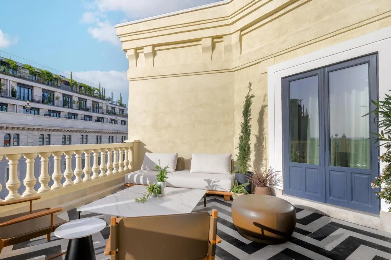 Une image du balcon de la chambre de l'Hôtel JW Marriott Madrid.
