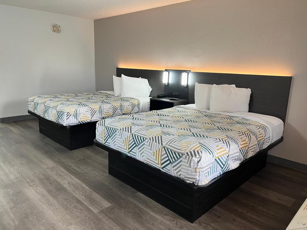 Image: Motel 6-Middleburg Heights, OH - Cleveland