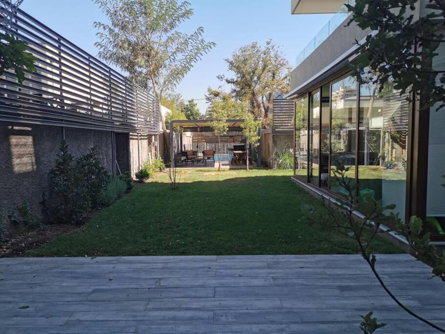 Gran Departamento en Primer Piso + Patio propio