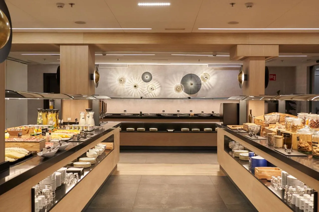 Une image du buffet de petit-déjeuner de l'Hôtel Regina