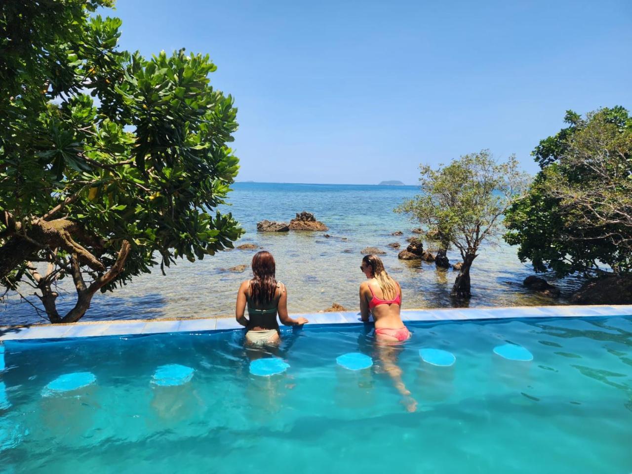 Image: Cocovana Beach Resort