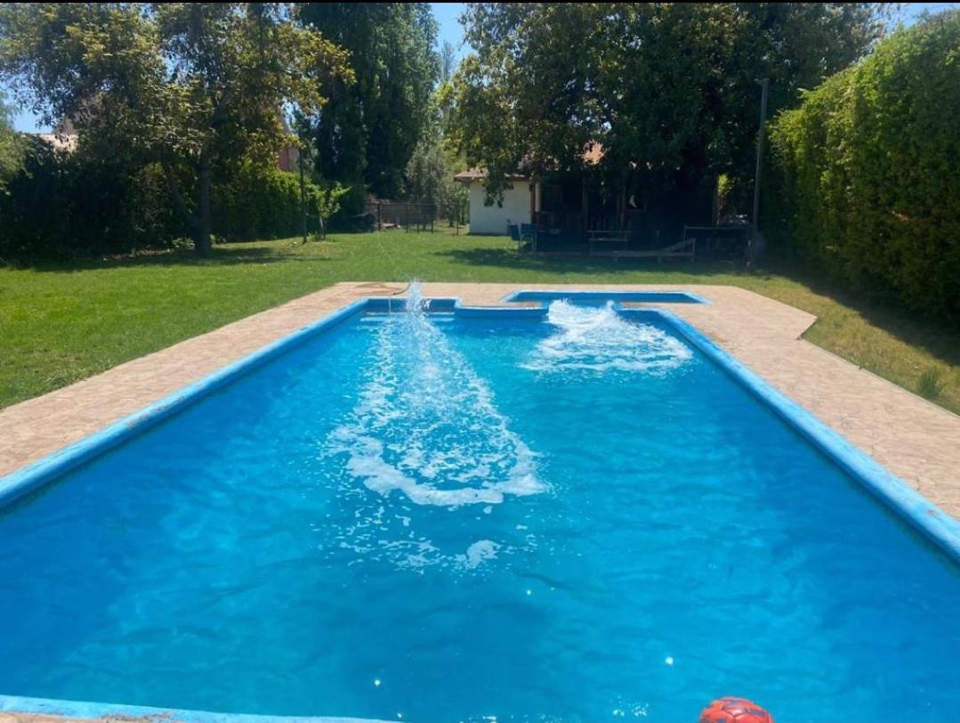Casa con piscina mena