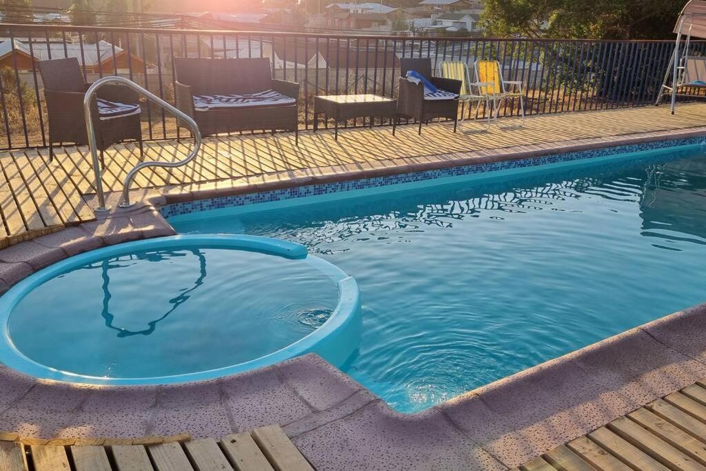 Caba�a familiar con piscina a pasos de San Antonio, en Quillaycillo