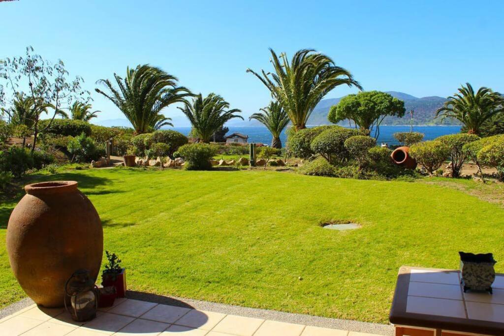 Departamento con vista al mar y jard�n privado