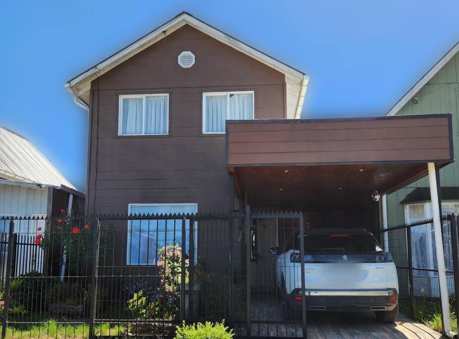 C�moda casa con estacionamiento privado