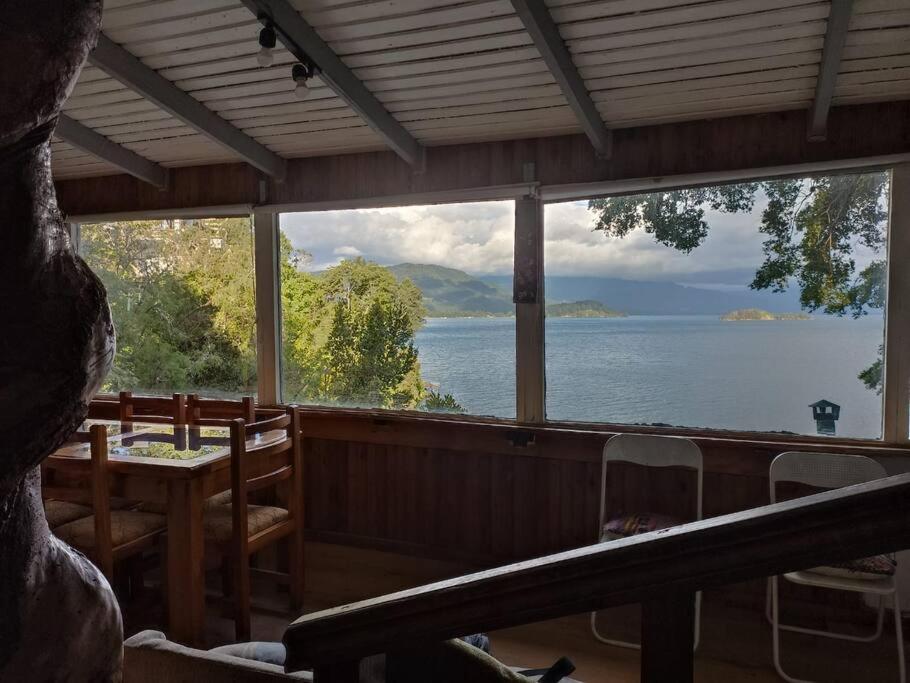 Gran casa a orillas del lago