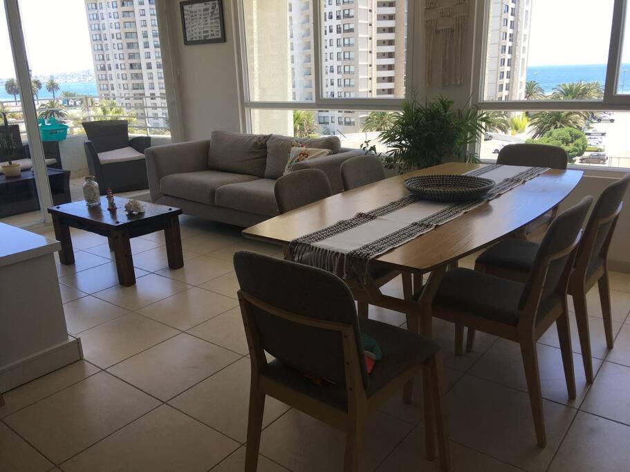 Amplio dpto a pasos de la playa.