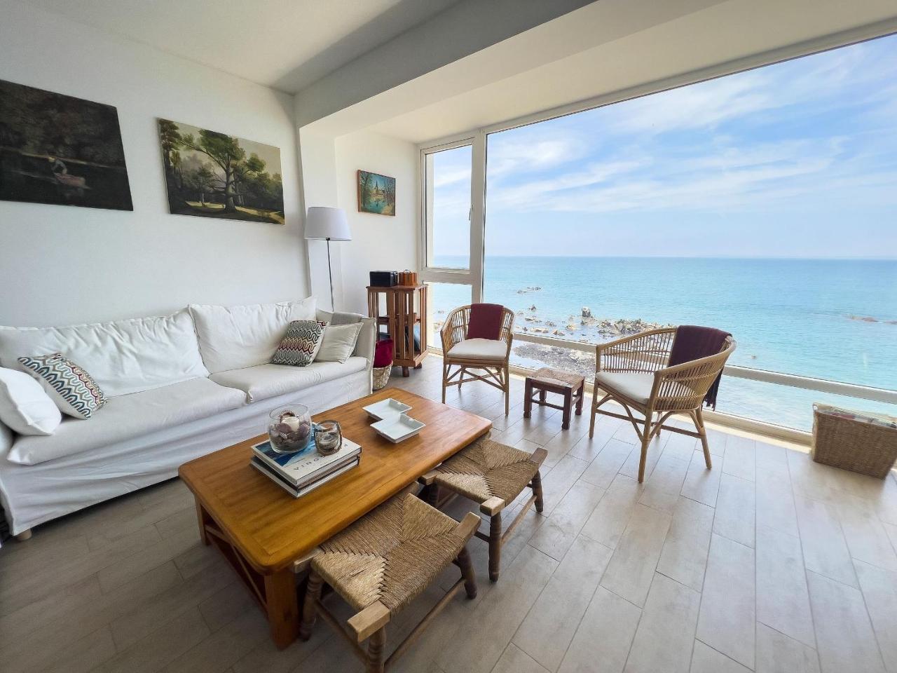 Espectacular depto con vista a Playa Conchitas