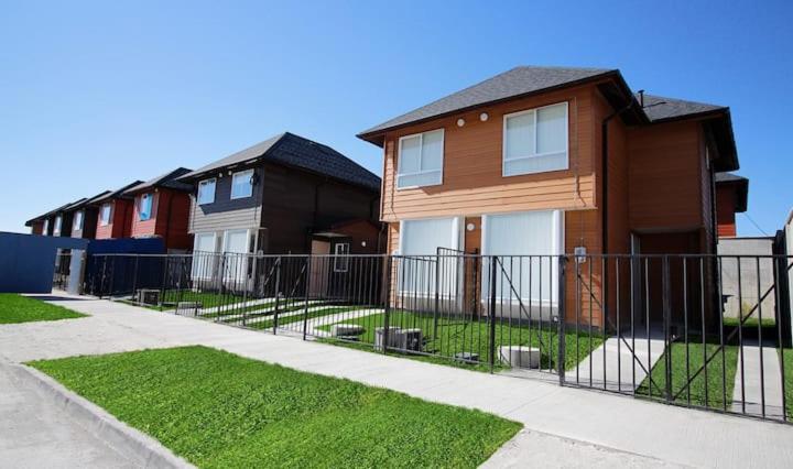 casa con habitaciones disponibles, estacionamiento privado, patio y �reas comunes para compartir