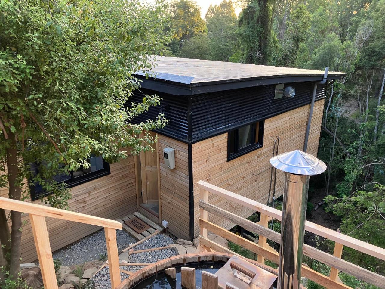 Caba�a para dos y tinajas