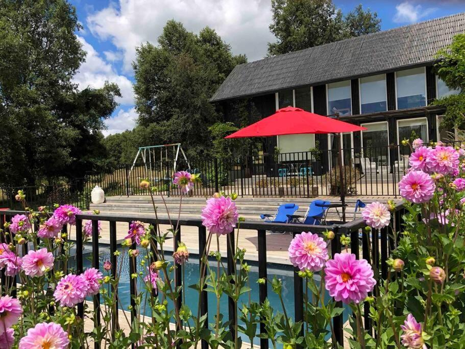 Para dos matrimonios con piscina, parrilla y fog�n