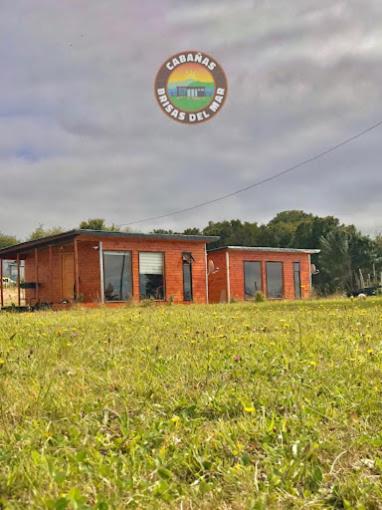 Caba�as Brisas del Mar- Hualaihue