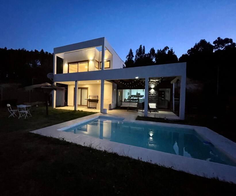 Acogedora casa al borde del R�o Pingueral