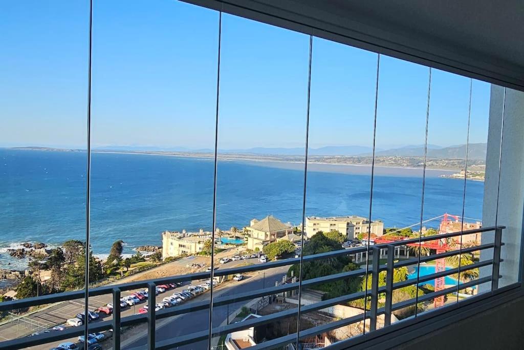 Frente a la playa. Vista al mar.