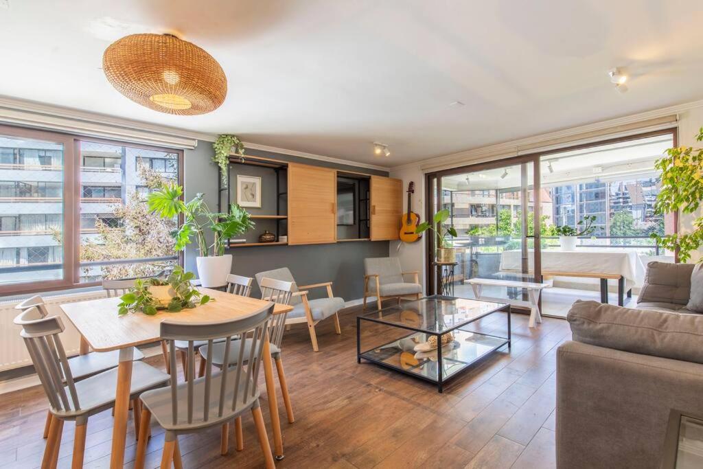 Elegancia en el Golf: Metro, Terraza Espaciosa