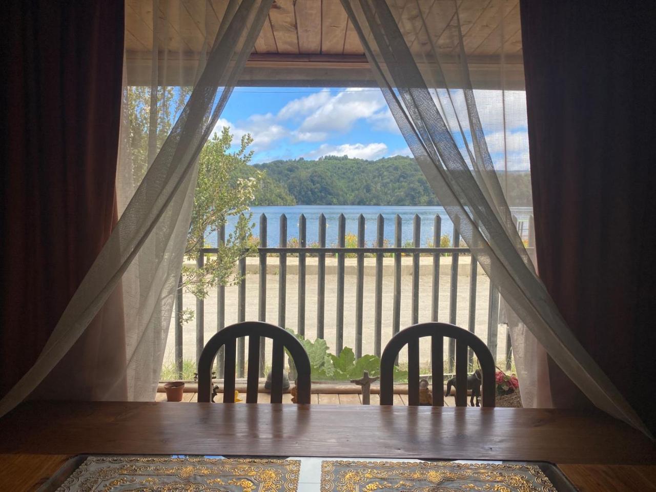 Caba�a Chilo� frente a laguna