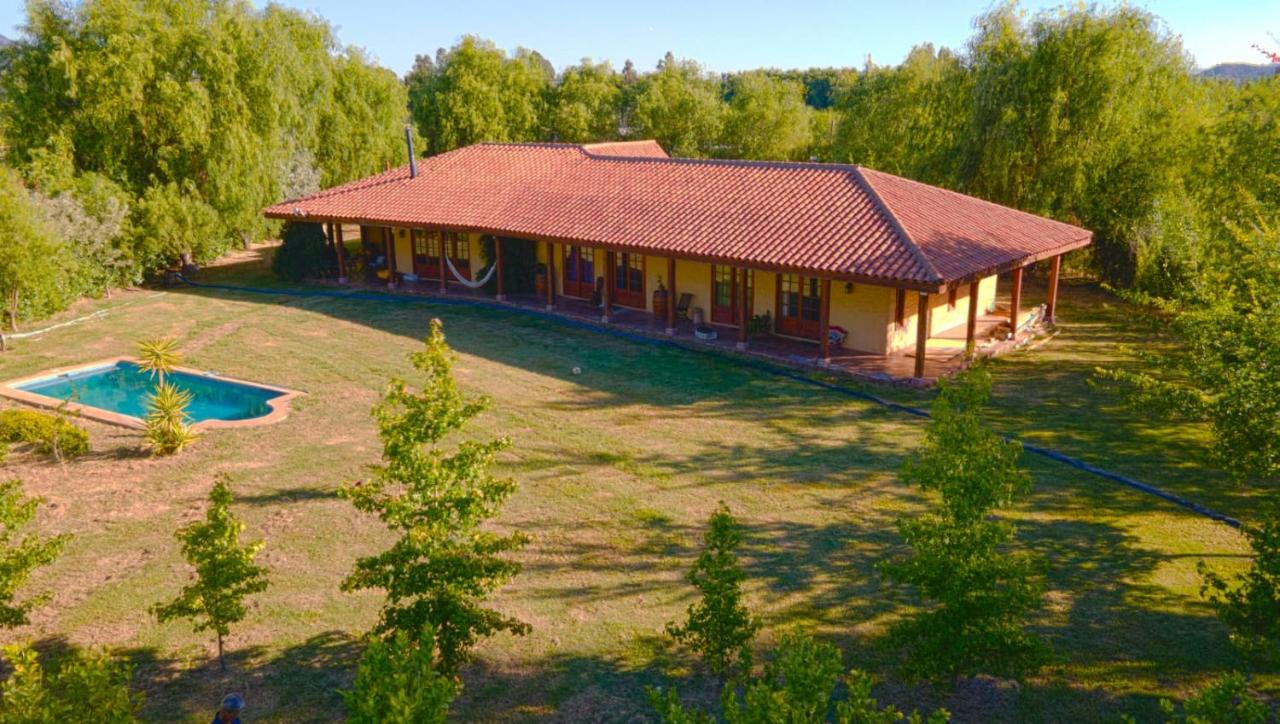 Casa de campo amarilla