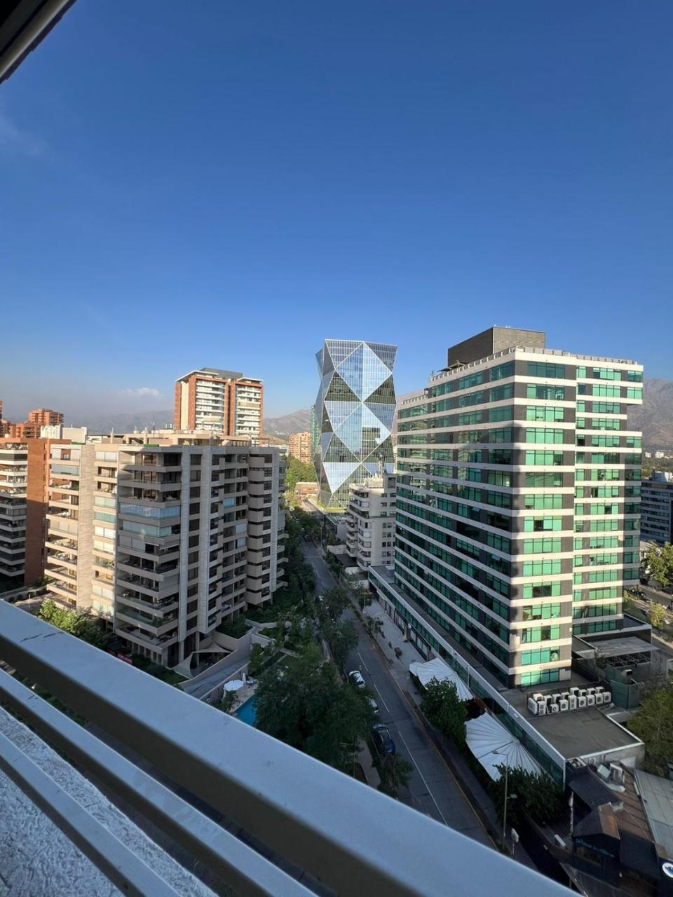 Moderno departamento para 3 personas con excelente ubicaci�n en La Condes