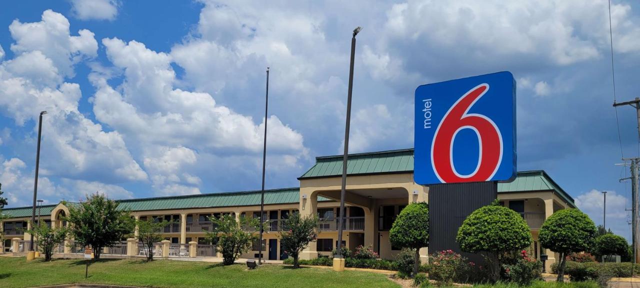 Image: Motel 6 Jackson MS Southwest