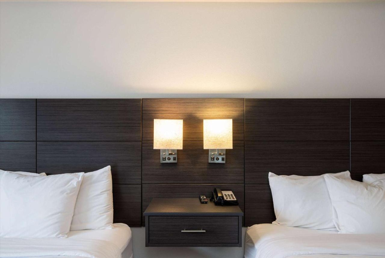 Image: Baymont INN & Suites by Wyndham